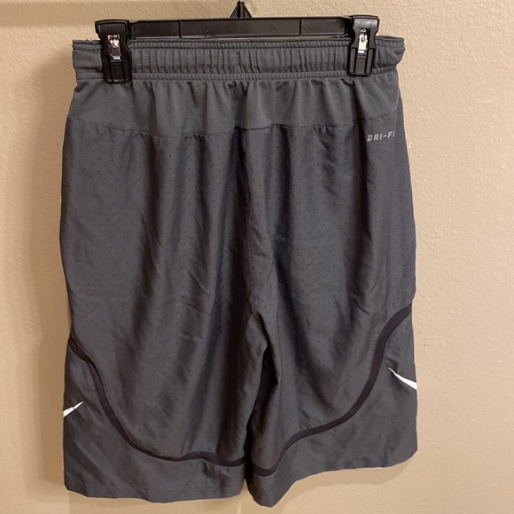 Nike dri-fit grey shorts - Picture 2 of 3